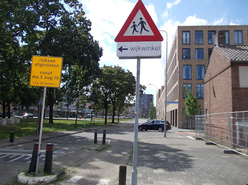 Copernicuslaan-fietstraat-bord-afsluiting.JPG title = 